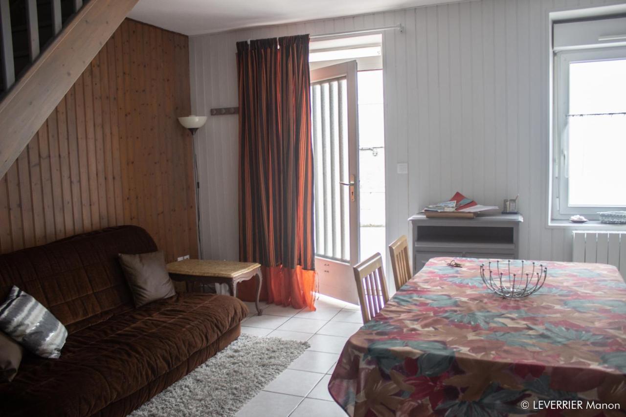 Apartamento Logis Des Chouans Les Landes-Genusson Exterior foto